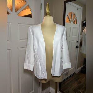 White linen blazer with 3/4 sleeves #linenblazer